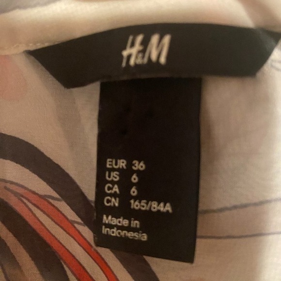 H&M Ladies Button Down Top Size 6 - Picture 5 of 6